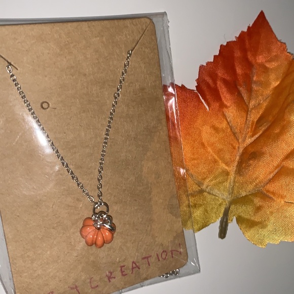 πβ―π β
SILVER PUMPKIN NECKLACE - Picture 2 of 8